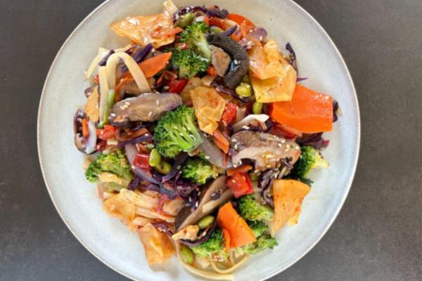 Kimchi Noodle Bowl with Edamame, Broccoli, Shiitake Mushrooms and Sesame-Ginger Dressing (NEW!/Limited-Offer)
