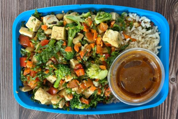 Kung Pao Tofu Bowl with Red Pepper, Broccoli, Carrots and Toasted Peanuts (Main 3)