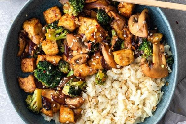 Tofu and Broccoli Stir-Fry with Kale, Roasted Mushrooms and Sesame Seeds (Main 1)